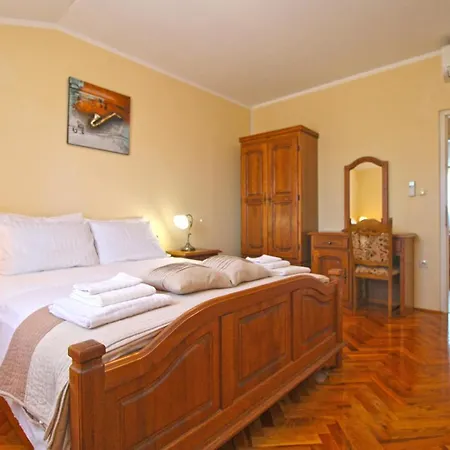 House 2209 Nyaraló