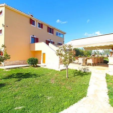 House 2209 * Šišan