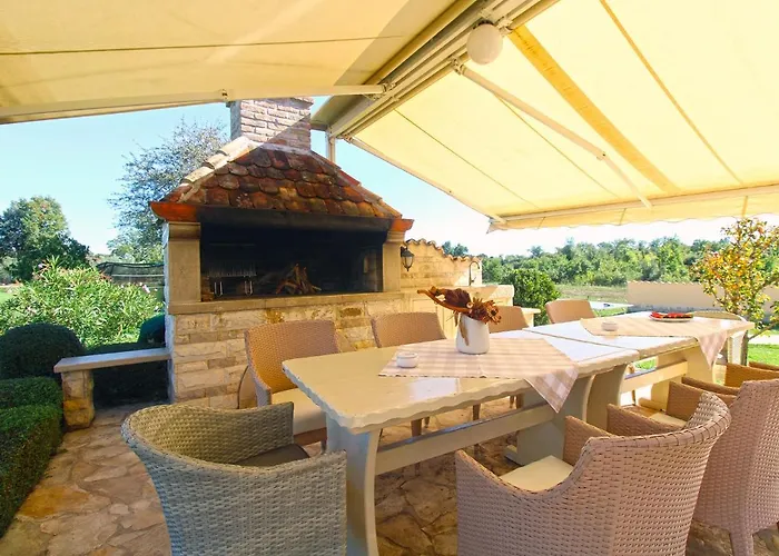بيت للعطل House 2209 *