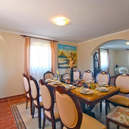 House 2209 * Sisan
