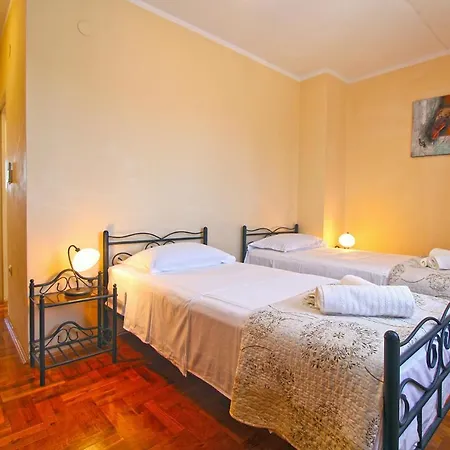 House 2209 * Šišan